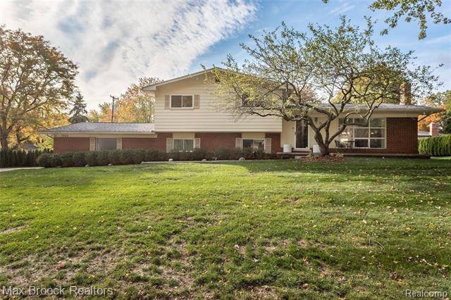 7002 WOODBANK DR, Bloomfield Twp, MI 48301