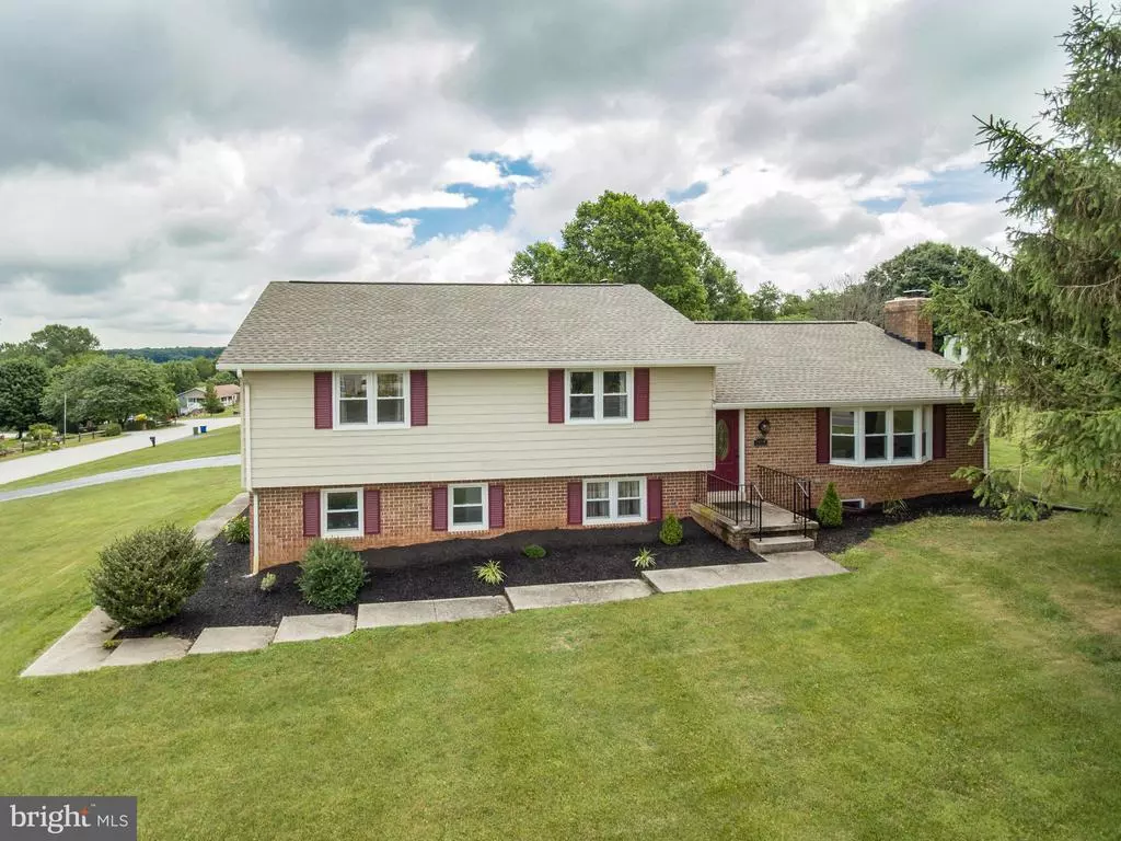 Hanover, PA 17331,1834 OAKWOOD DR