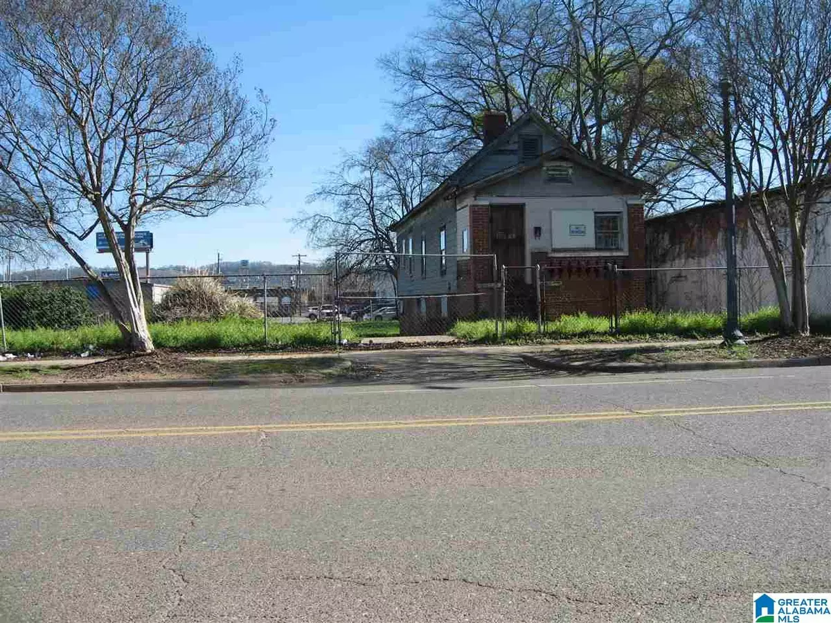 Birmingham, AL 35203,917 REV ABRAHAM WOODS JR BOULEVARD N #lot 7 & 8 Block 293 Sec 35