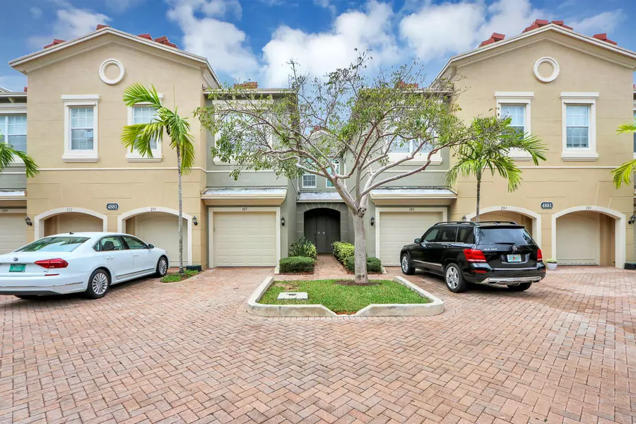 4881 Bonsai CIR 107, Palm Beach Gardens, FL 33418