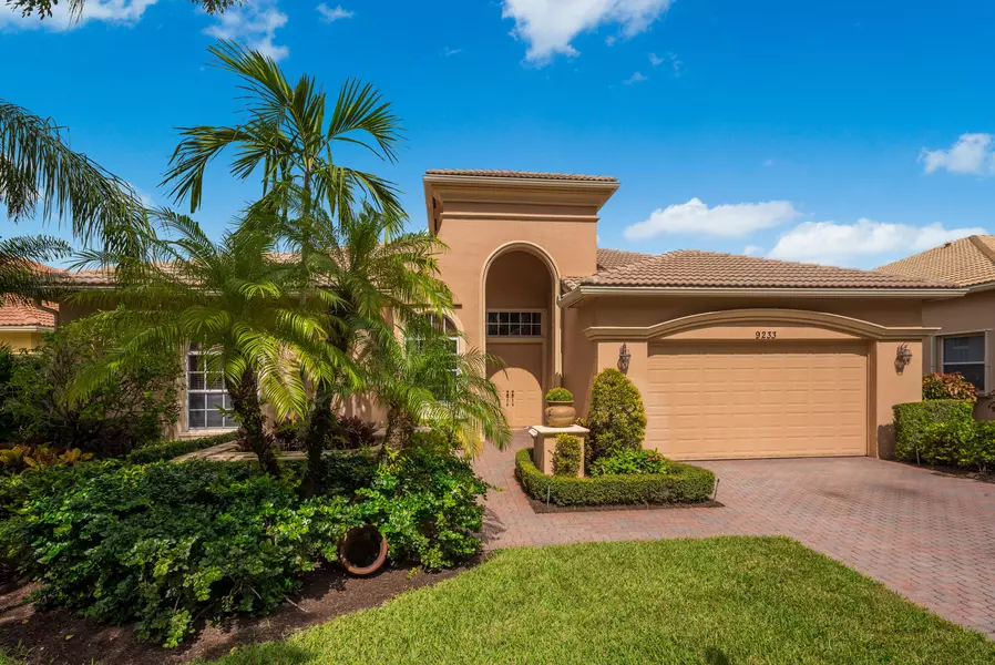 9233 W Via Grande, Wellington, FL 33411