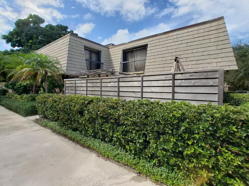 1002 10th TER, Palm Beach Gardens, FL 33418