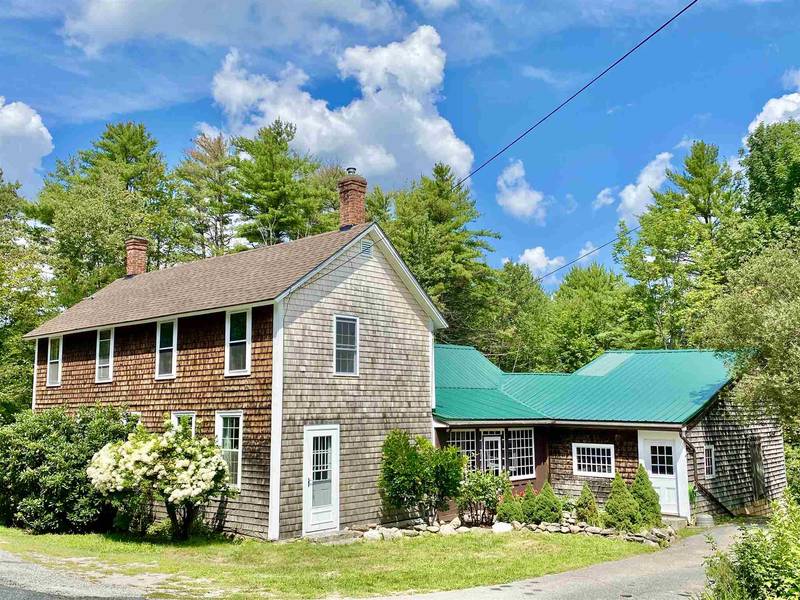 28 Bradford RD, Sunapee, NH 03782