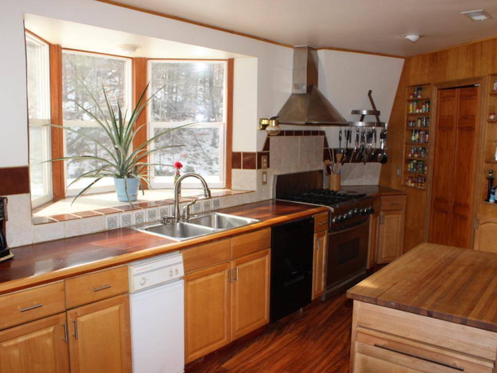 Dummerston, VT 05301,197 Roel RD