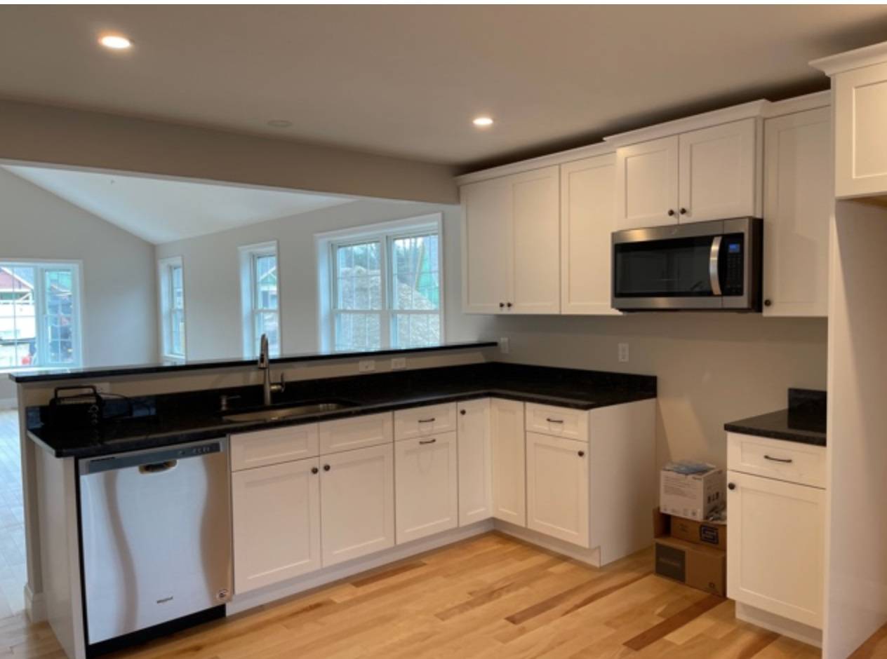 Brentwood, NH 03833,8 James CIR