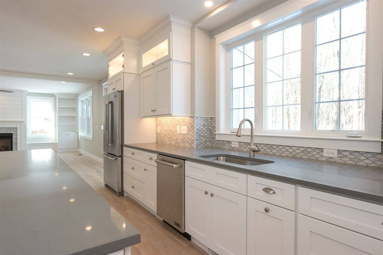 Stratham, NH 03885,14 Wiggin WAY
