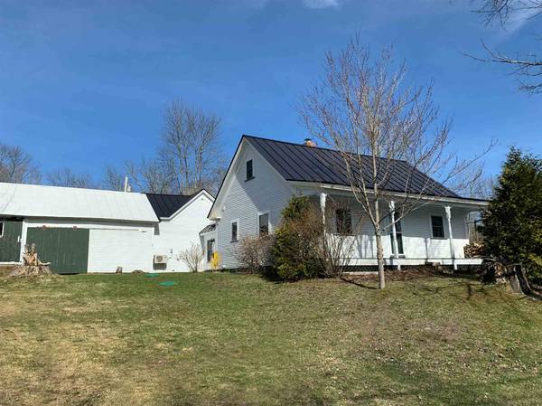 17 Governor Mattocks RD, Peacham, VT 05862