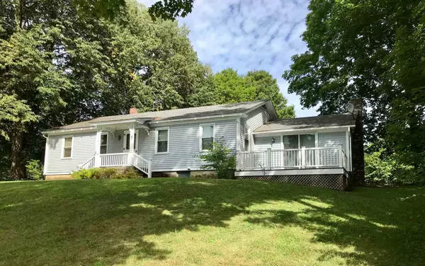 1 Grove ST, Rockingham, VT 05154