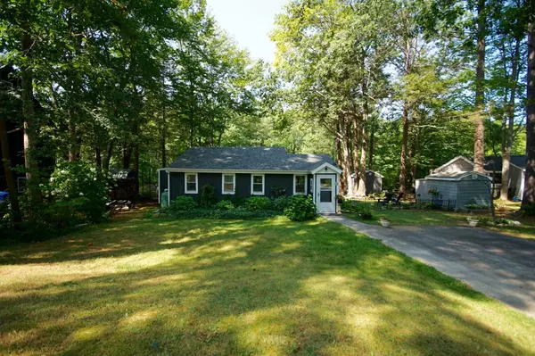 15 Cove RD, East Kingston, NH 03827