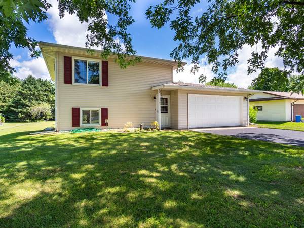 N5660 Quarterdeck Dr, Onalaska, WI 54650