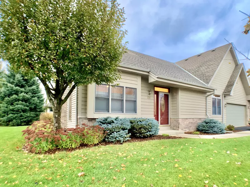 489 Sutherland Cir, Oconomowoc, WI 53066