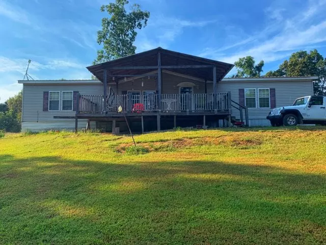 3935 NATURAL BRIDGE RD, Waynesboro, TN 38485