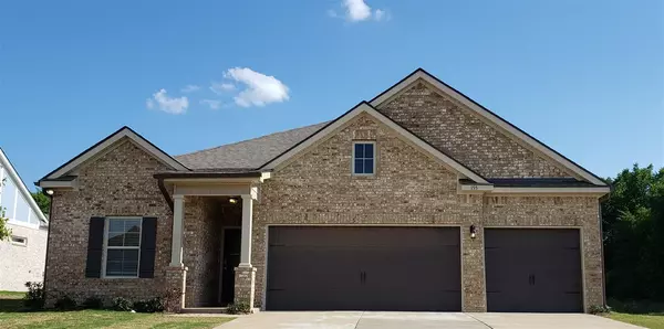 405 BEAU TISDALE DR, Oakland, TN 38060