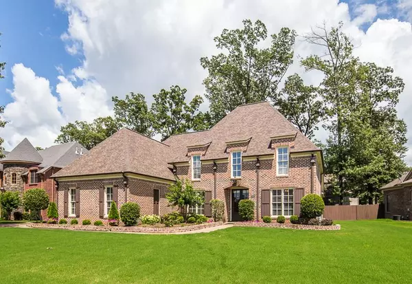 1048 SMOKY OAKS LN, Collierville, TN 38017