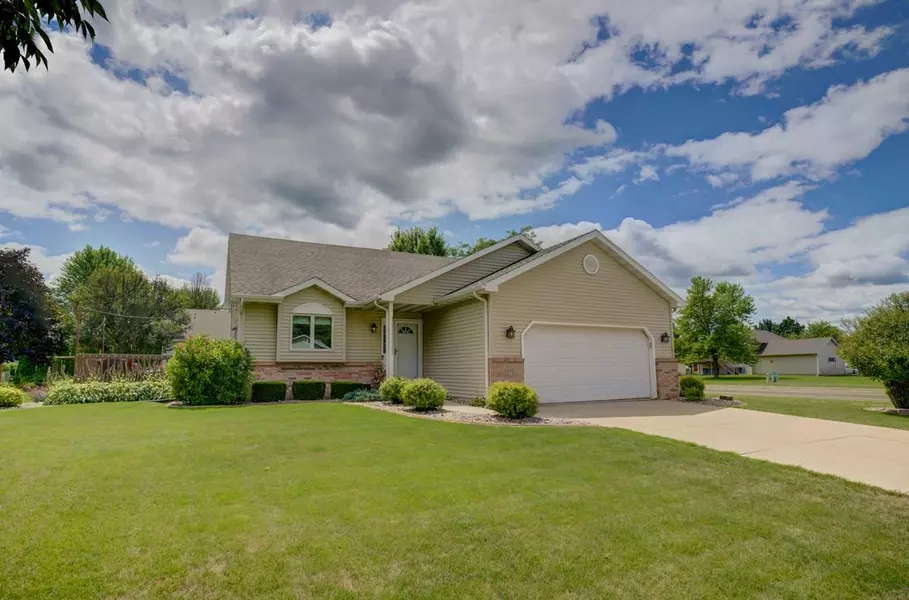 2275 Lynwood Dr, Sun Prairie, WI 53590