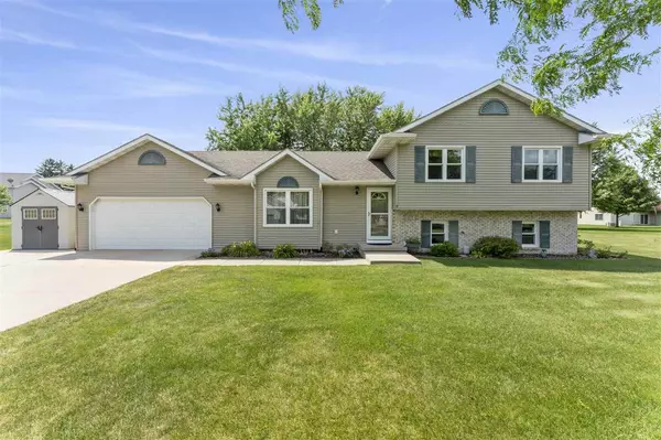 671 Grandview Dr, Sun Prairie, WI 53590