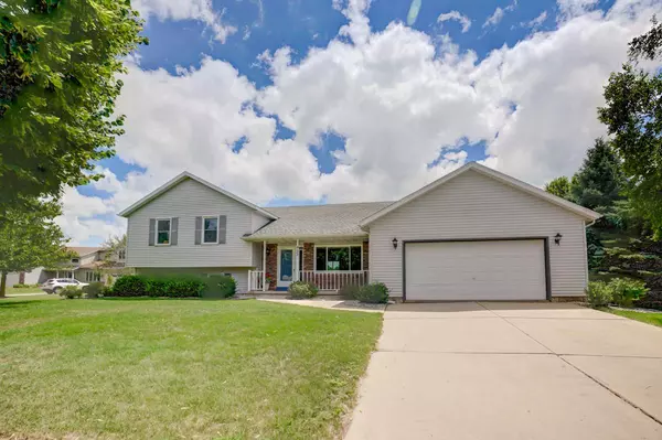 923 Thomas Dr, Sun Prairie, WI 53590