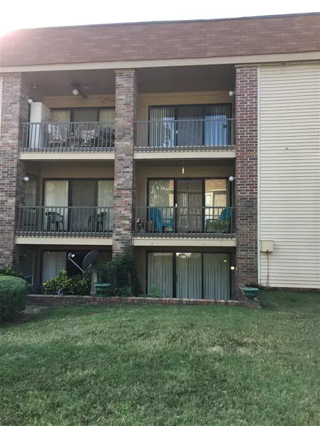 1859 W POPLAR WOODS CIR #306, Germantown, TN 38138