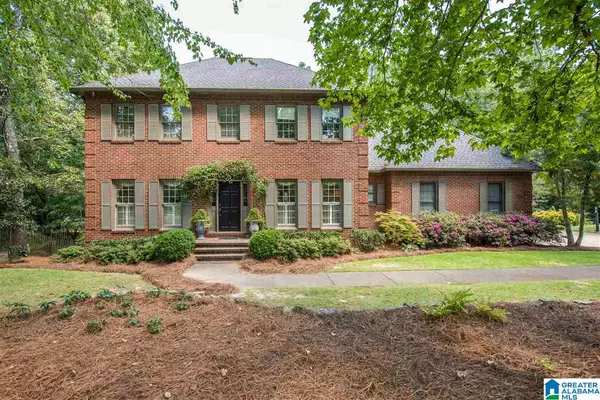 3705 SHADY COVE DR, Vestavia Hills, AL 35243