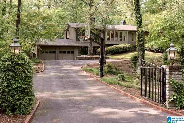 Vestavia Hills, AL 35243,2684 ALTA GLEN DR