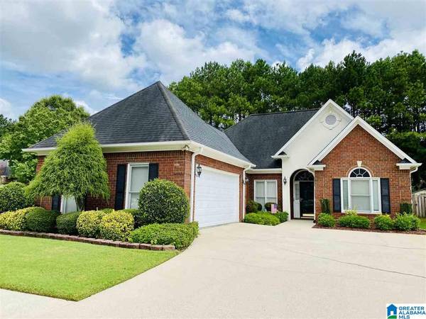 200 PARADISE LAKE DR, Hoover, AL 35244