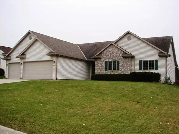 1413 Stoneridge Dr, Watertown, WI 53098