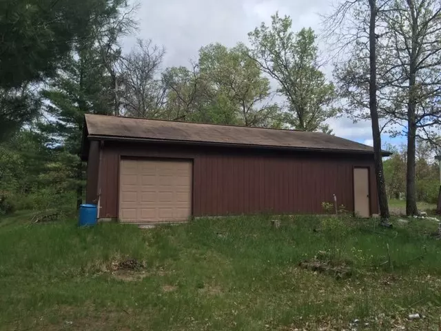 970 Blackhawk Dr, Hancock, WI 54943