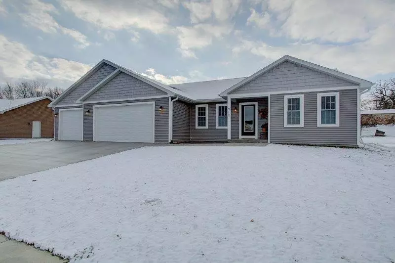 950 Partridge Ln, Lomira, WI 53048