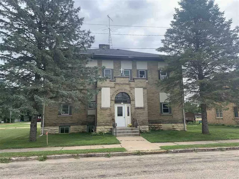 157 N Juneau Ave, Lyndon Station, WI 53944