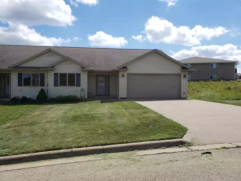 1577 Edgewood Ct, Platteville, WI 53818