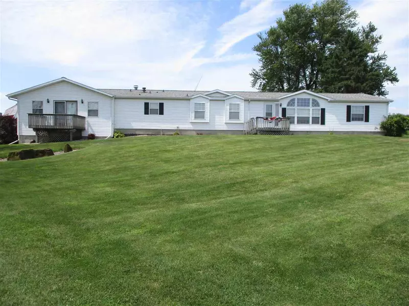 11329 Prairie Rd, Darlington, WI 53530