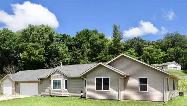 62144 SUGAR LOAF TR, Prairie Du Chien, WI 53821