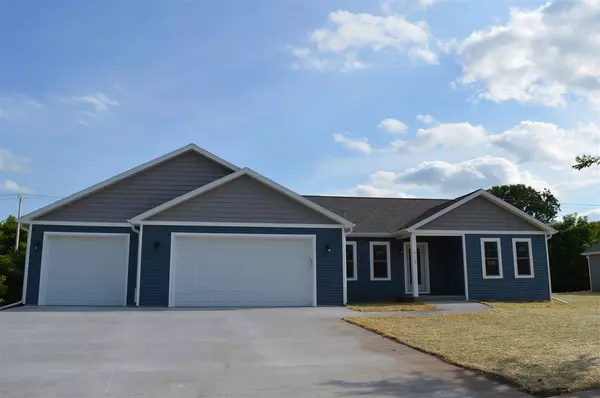 413 Sandmar DR, Ripon, WI 54971