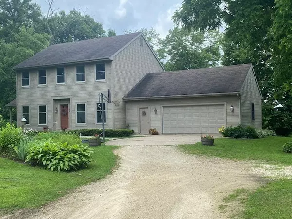 379 Perry Center Rd, Mount Horeb, WI 53572