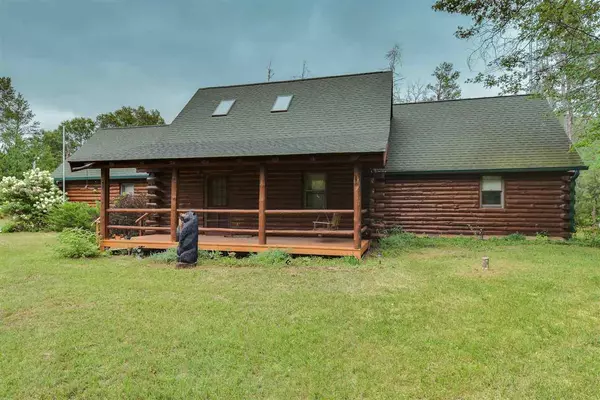 N8220 Oak Hollow Tr, New Lisbon, WI 53950