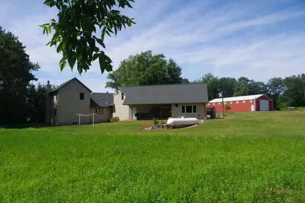 Almond, WI 54909,7687 Wolfe Lake Rd