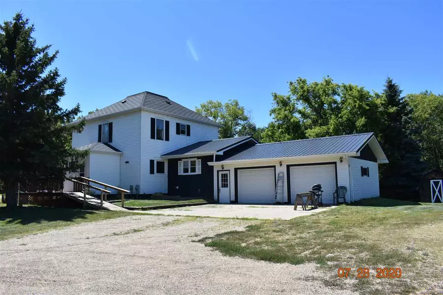 3511 16th St NW, Garrison, ND 58540