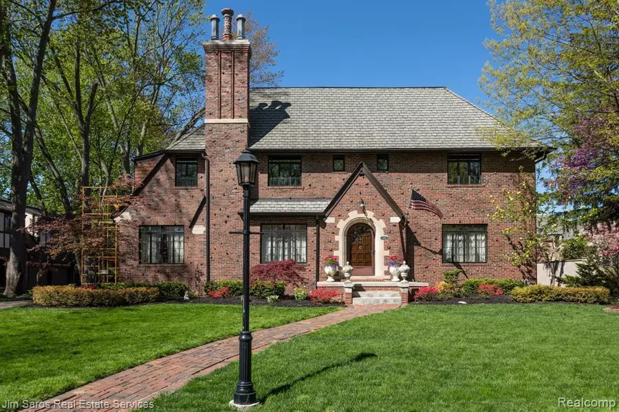 1169 THREE MILE Drive, Grosse Pointe Park, MI 48230 1414