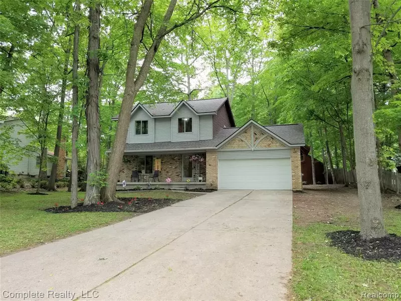 5647 CROSS VILLAGE Road, Grand Blanc, MI 48439