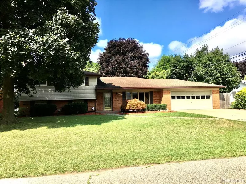 37827 BROOKWOOD Drive, Sterling Heights, MI 48312