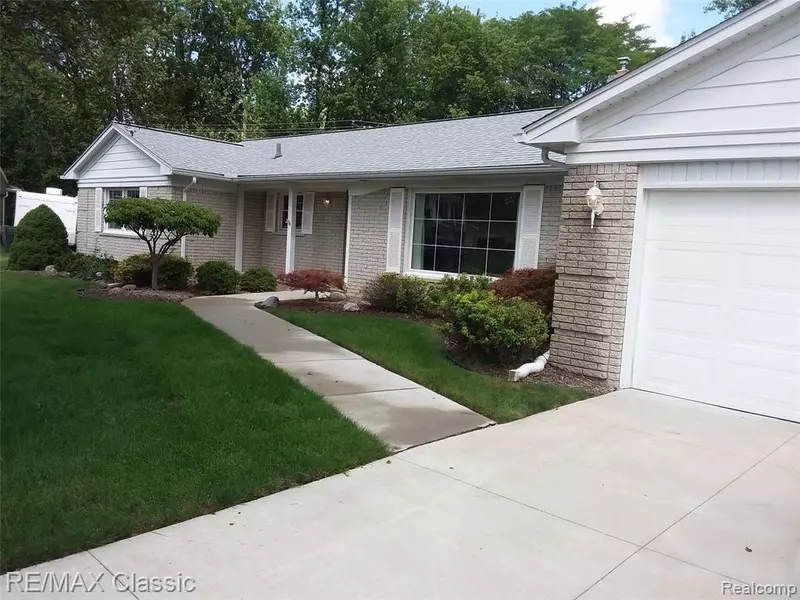 102 CLAIR HILL Drive, Rochester Hills, MI 48309 2105