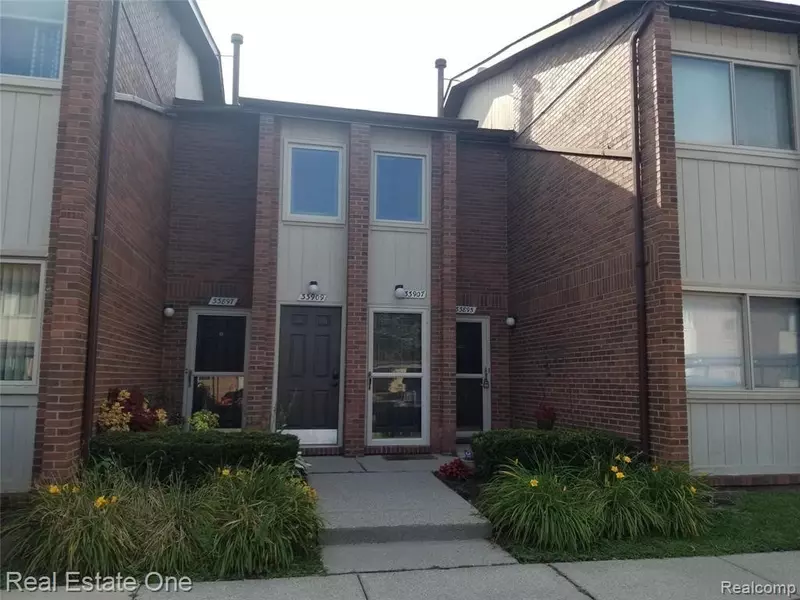 33895 PONDVIEW Circle, Livonia, MI 48152 1473