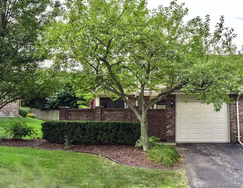 2893 MEADOWBROOK Drive, Rochester Hills, MI 48309 1436