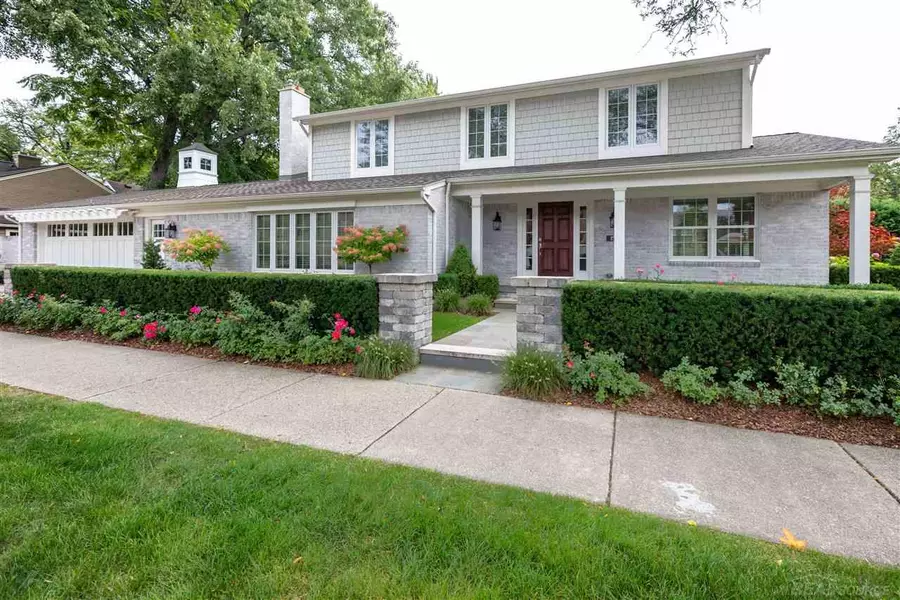 150 Kercheval, Grosse Pointe Farms, MI 48236