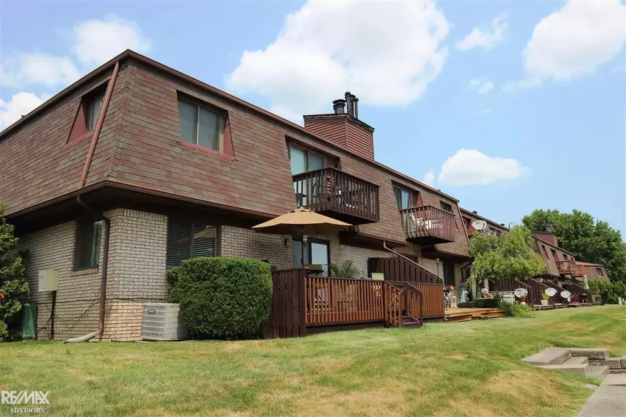 25350 Quarter Deck, Harrison Twp, MI 48045