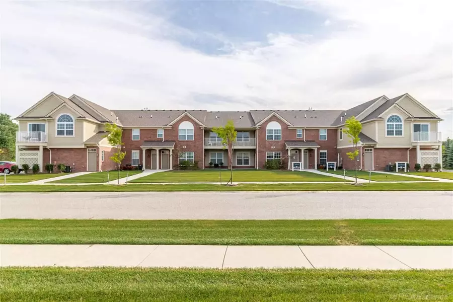 21946 Aberdeen Drive, Macomb, MI 48042