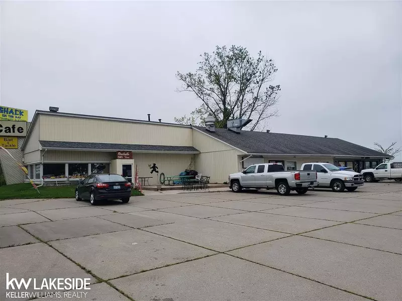 8089 Dixie Hwy, Fair Haven, MI 48023