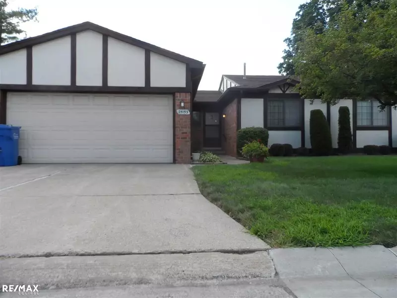 25153 Joanne Smith, Warren, MI 48091