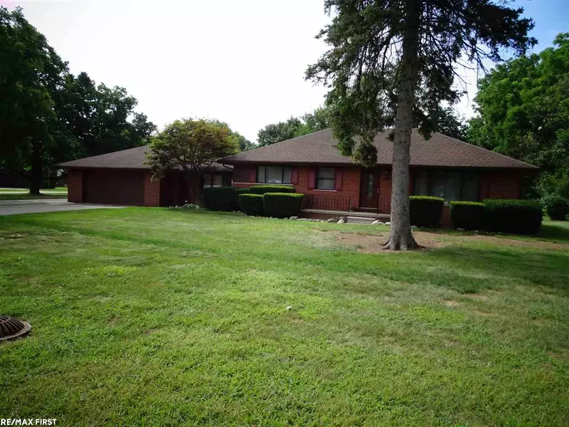 18362 S Nunneley, Clinton Township, MI 48035