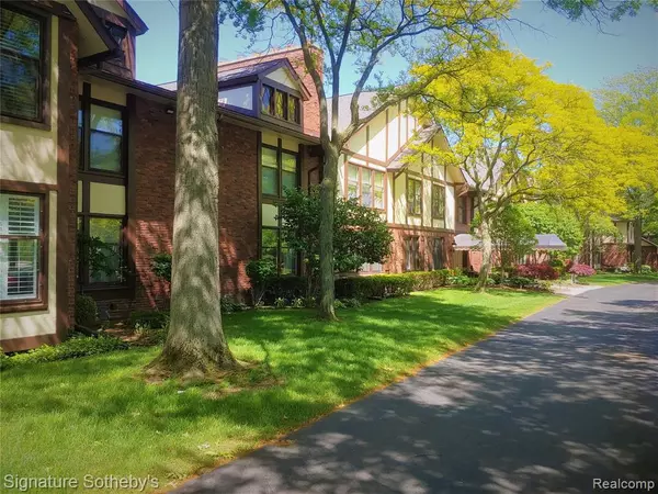 Grosse Pointe Woods, MI 48236,1750 Vernier